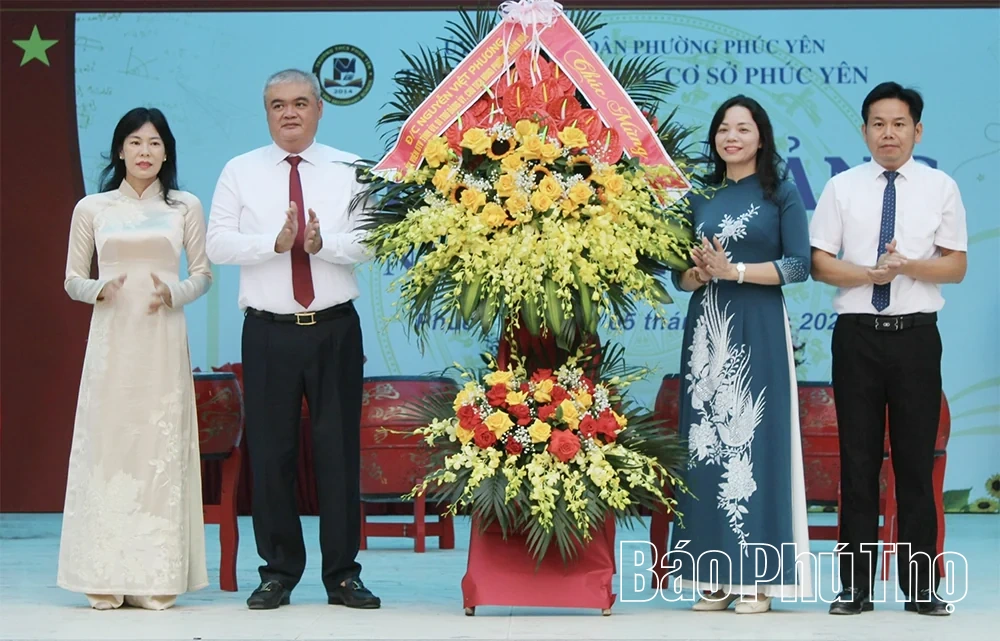 Các đồng chí lãnh đạo tỉnh dự lễ khai giảng năm học 2026 - 2027
