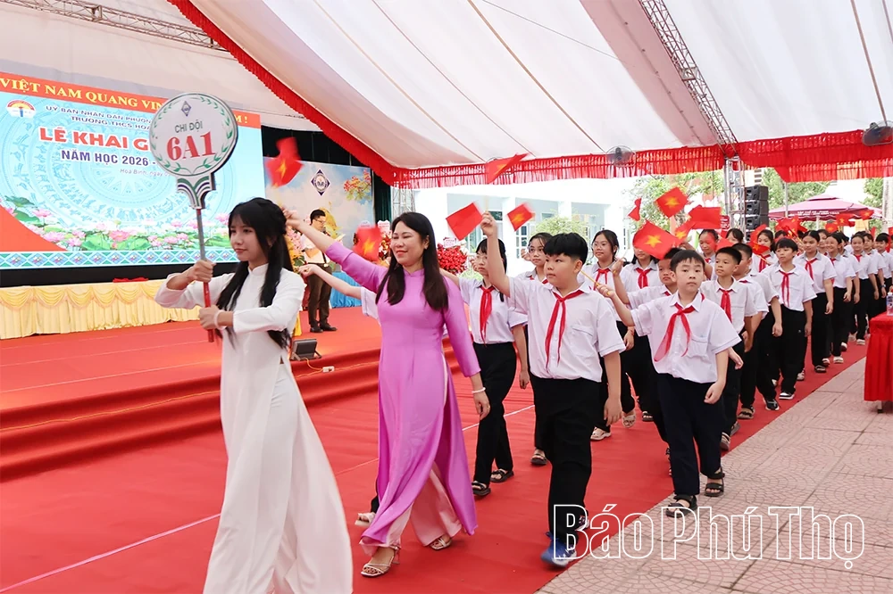 Các đồng chí lãnh đạo tỉnh dự lễ khai giảng năm học 2026 - 2027