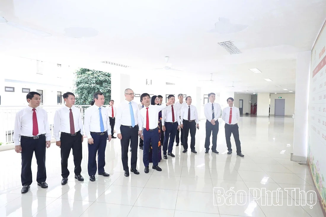 Bí thư Tỉnh ủy Phạm Đại Dương dự Lễ khai giảng năm học mới tại Trường THPT Chuyên Hùng Vương