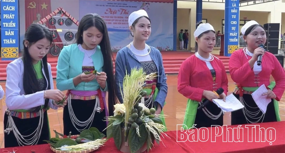 Giữ gìn, phát huy bản sắc văn hóa dân tộc trong trường học