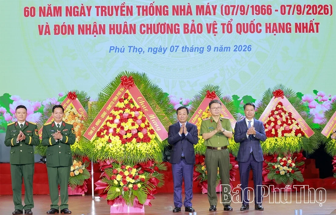 Commemorating the 60th Traditional Day of Factory Z121