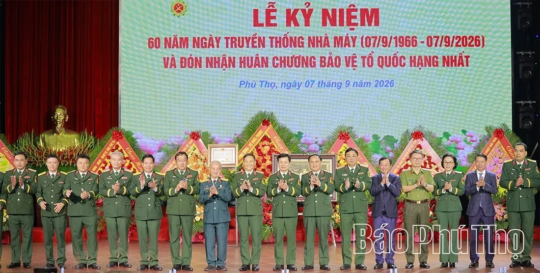 Commemorating the 60th Traditional Day of Factory Z121