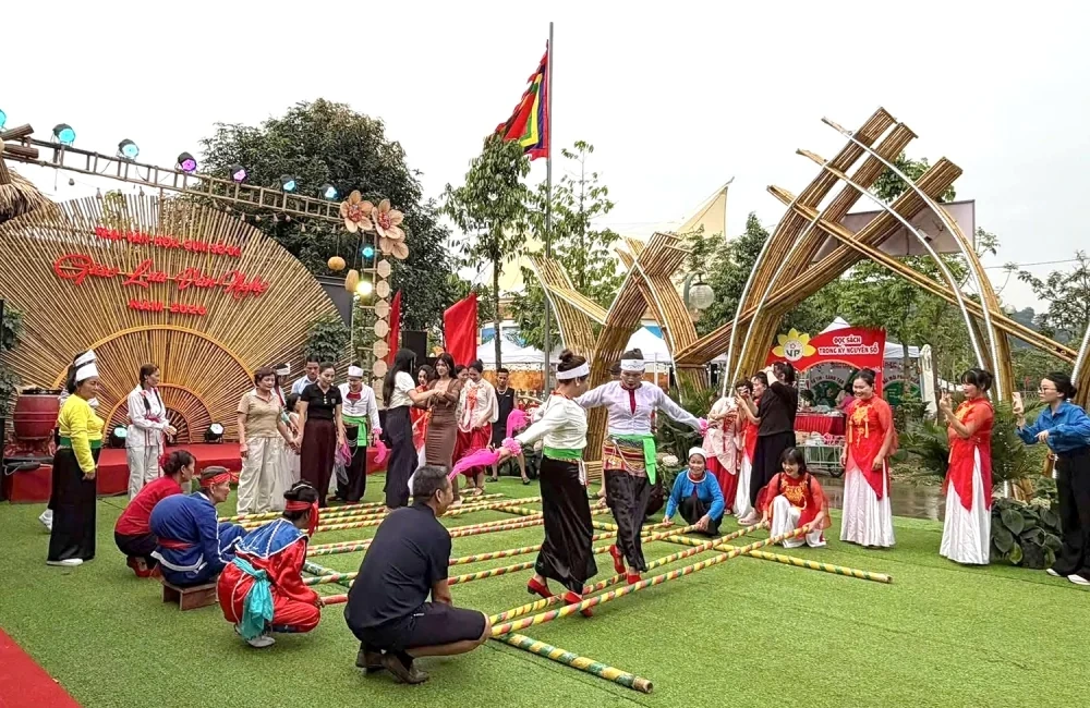 Tre Việt dựng nên không gian Việt