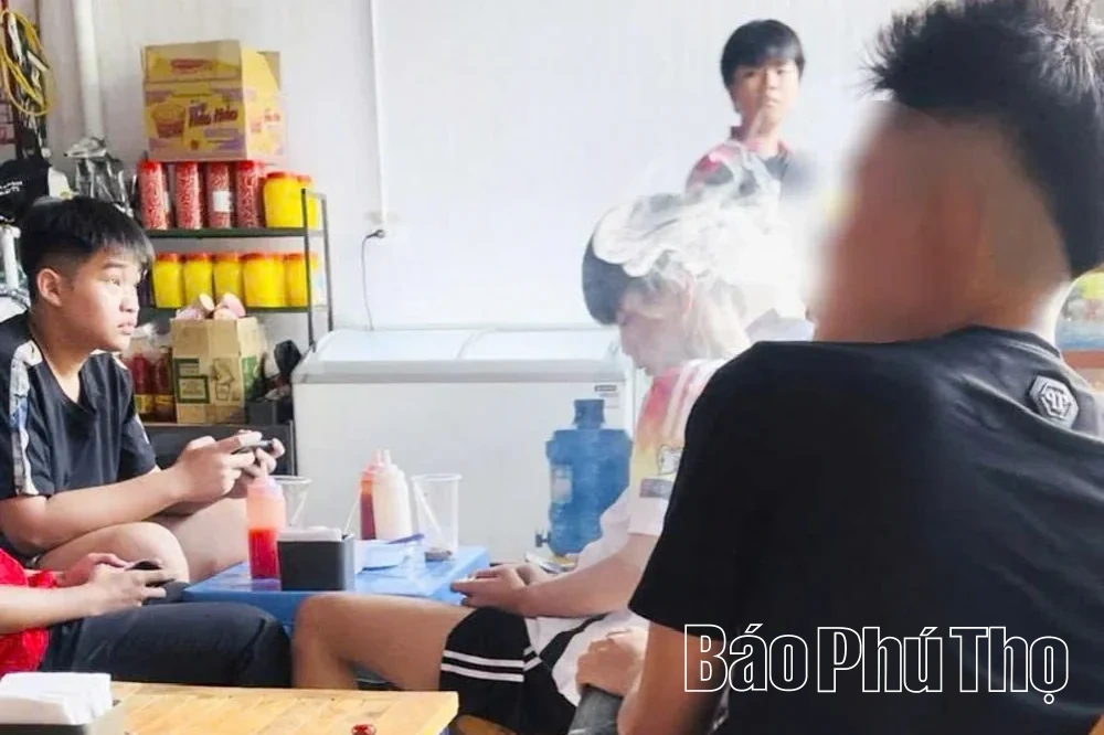 Cấm hút thuốc nơi công cộng - việc khó nhưng cần kiên quyết thực hiện
