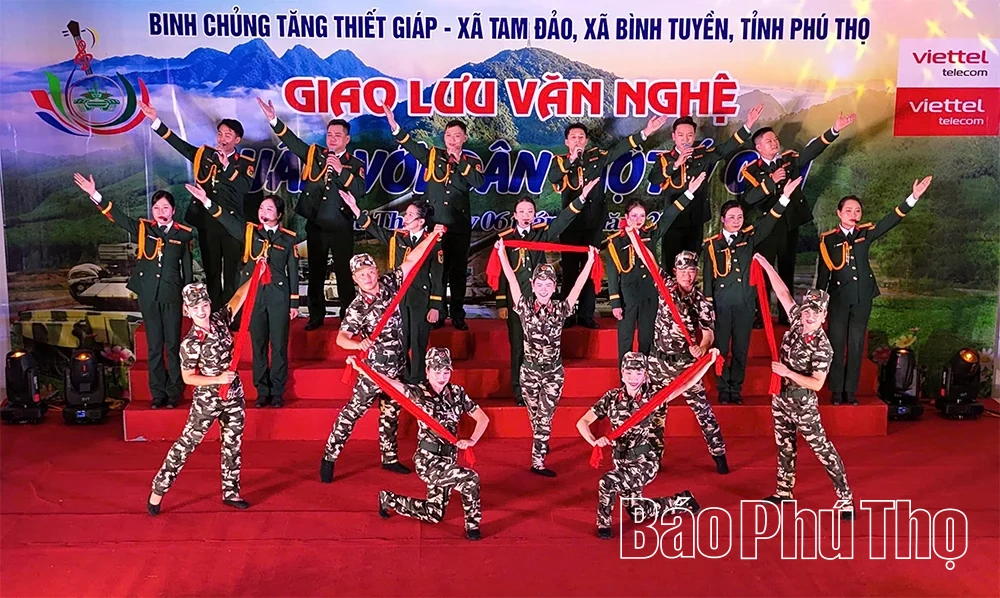 Giao lưu văn nghệ Thắm tình quân dân&nbsp;