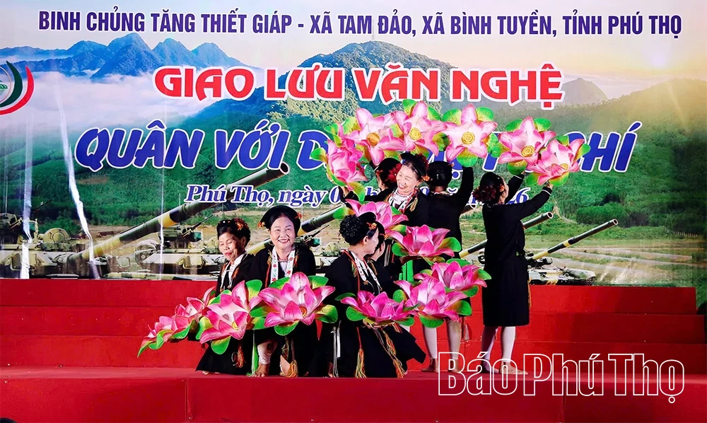 Giao lưu văn nghệ Thắm tình quân dân&nbsp;