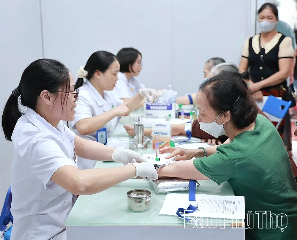 Bước chuyển trong chăm sóc sức khỏe toàn dân