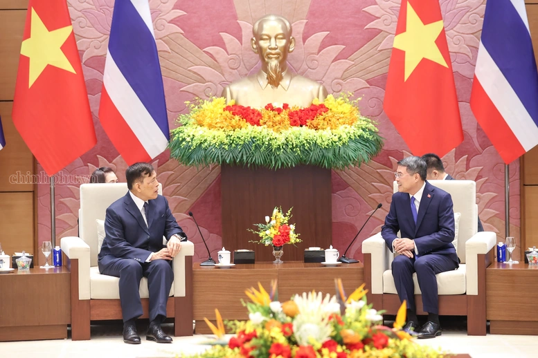 Thủ tướng Chính phủ Lê Minh Hưng hội kiến Nhà Vua Thái Lan