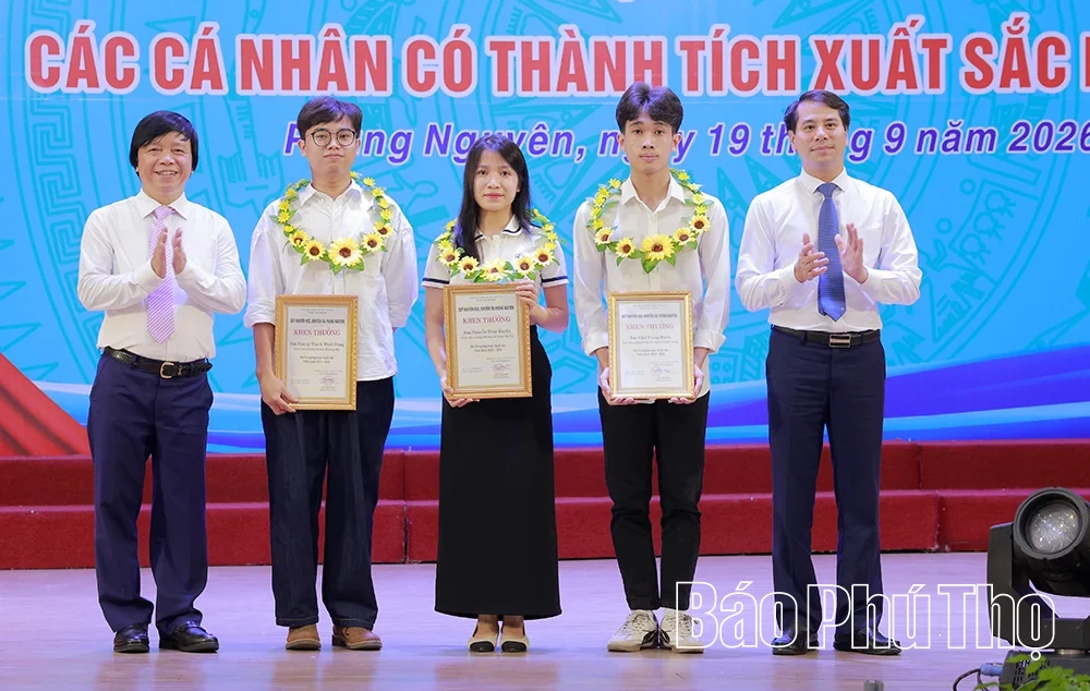 Quỹ khuyến học, khuyến tài Phùng Nguyên vinh danh 257 cá nhân có thành tích xuất sắc