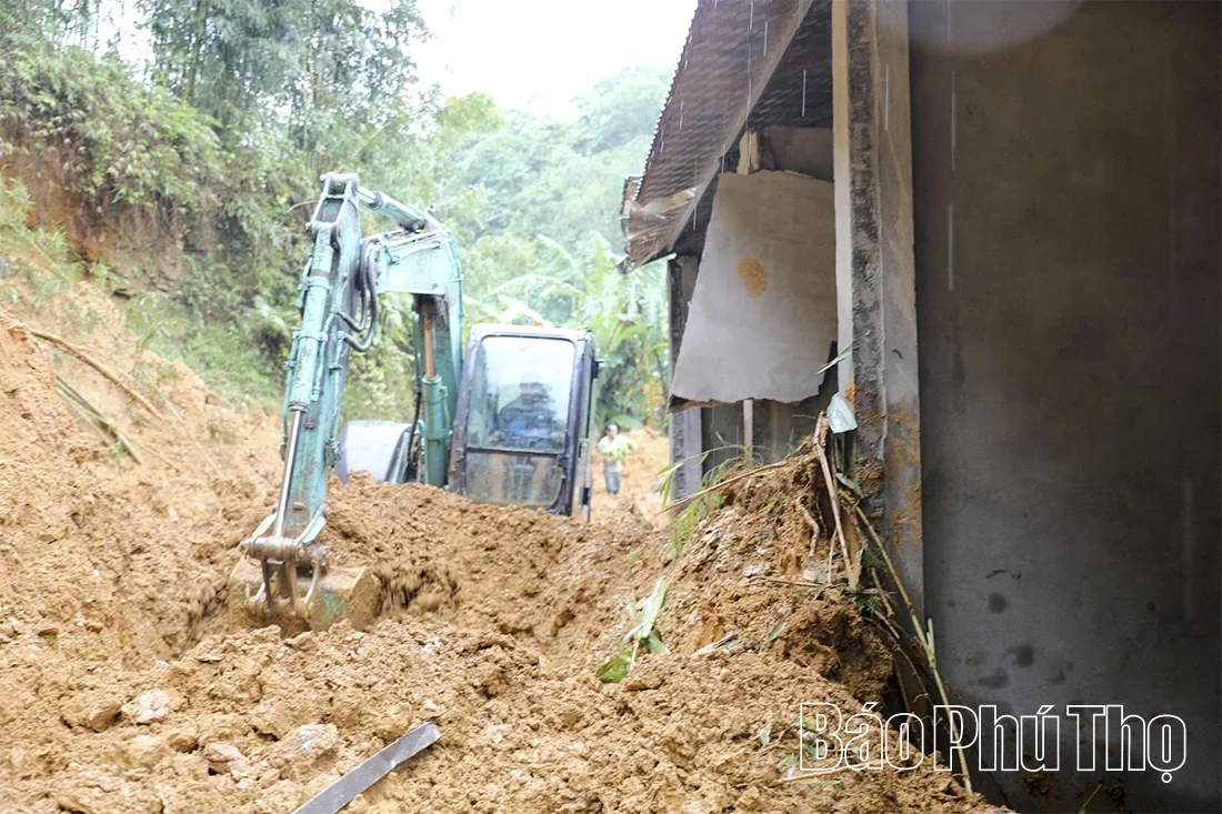 Khẩn trương khắc phục hậu quả sạt lở đất
