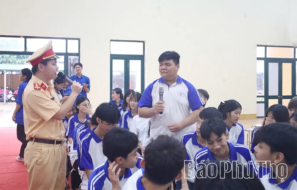 Ký kết chương trình phối hợp bảo đảm an ninh, trật tự và an toàn giao thông năm học 2026-2027