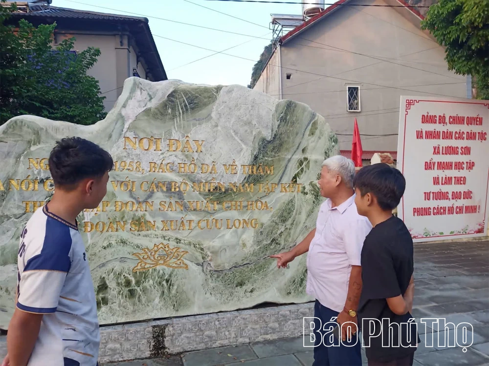 Gốc khế lịch sử và câu chuyện về Bác Hồ