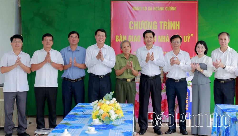 Bàn giao “Căn nhà cấp ủy” cho đảng viên Nguyễn Trọng Tài