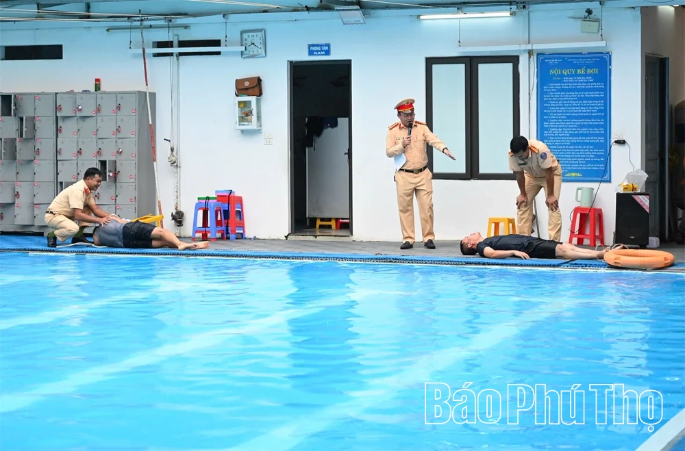 Tập huấn bơi cứu hộ, cứu nạn năm 2026