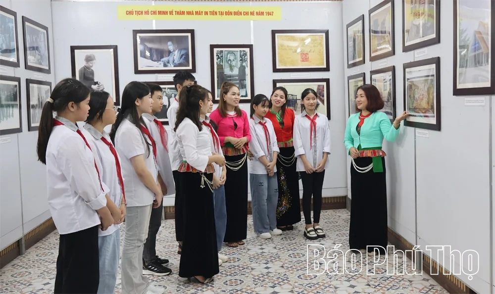 Bản Mường khắc sâu tình Người