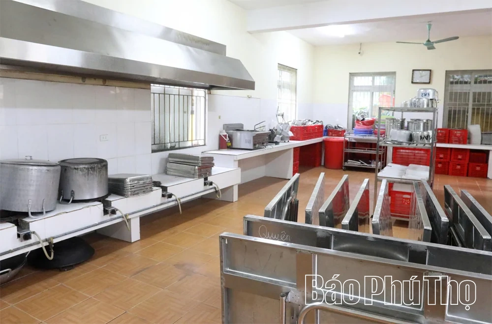 Mong ổn định bữa ăn bán trú cho học sinh