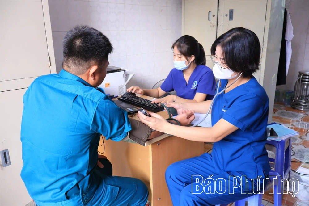 Trung tâm Y tế khu vực Yên Lập khẩn trương khám sức khỏe toàn dân