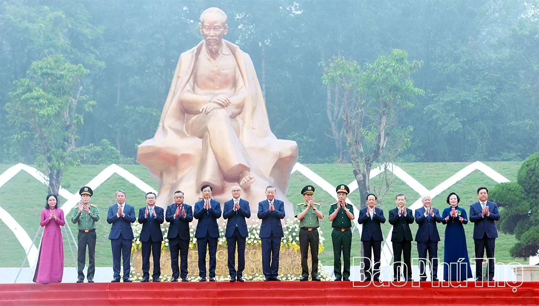 Celebrating the 72nd Anniversary of Uncle Hos Visit to Hung Kings Temple and the Inauguration of the Monument Uncle Ho with the National Festival