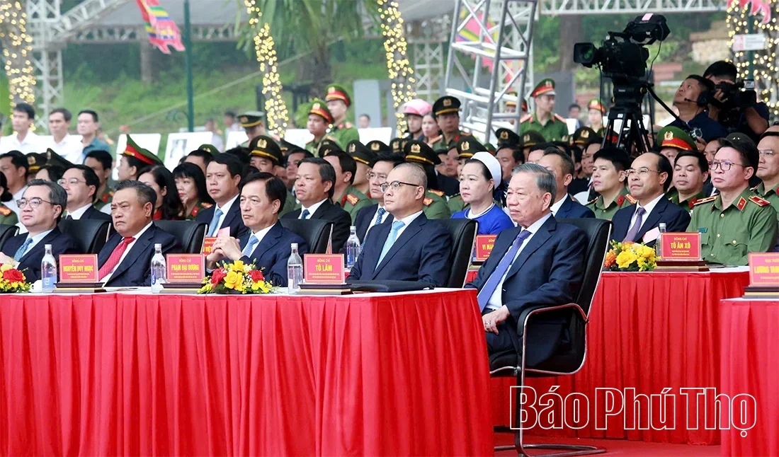 Celebrating the 72nd Anniversary of Uncle Hos Visit to Hung Kings Temple and the Inauguration of the Monument Uncle Ho with the National Festival