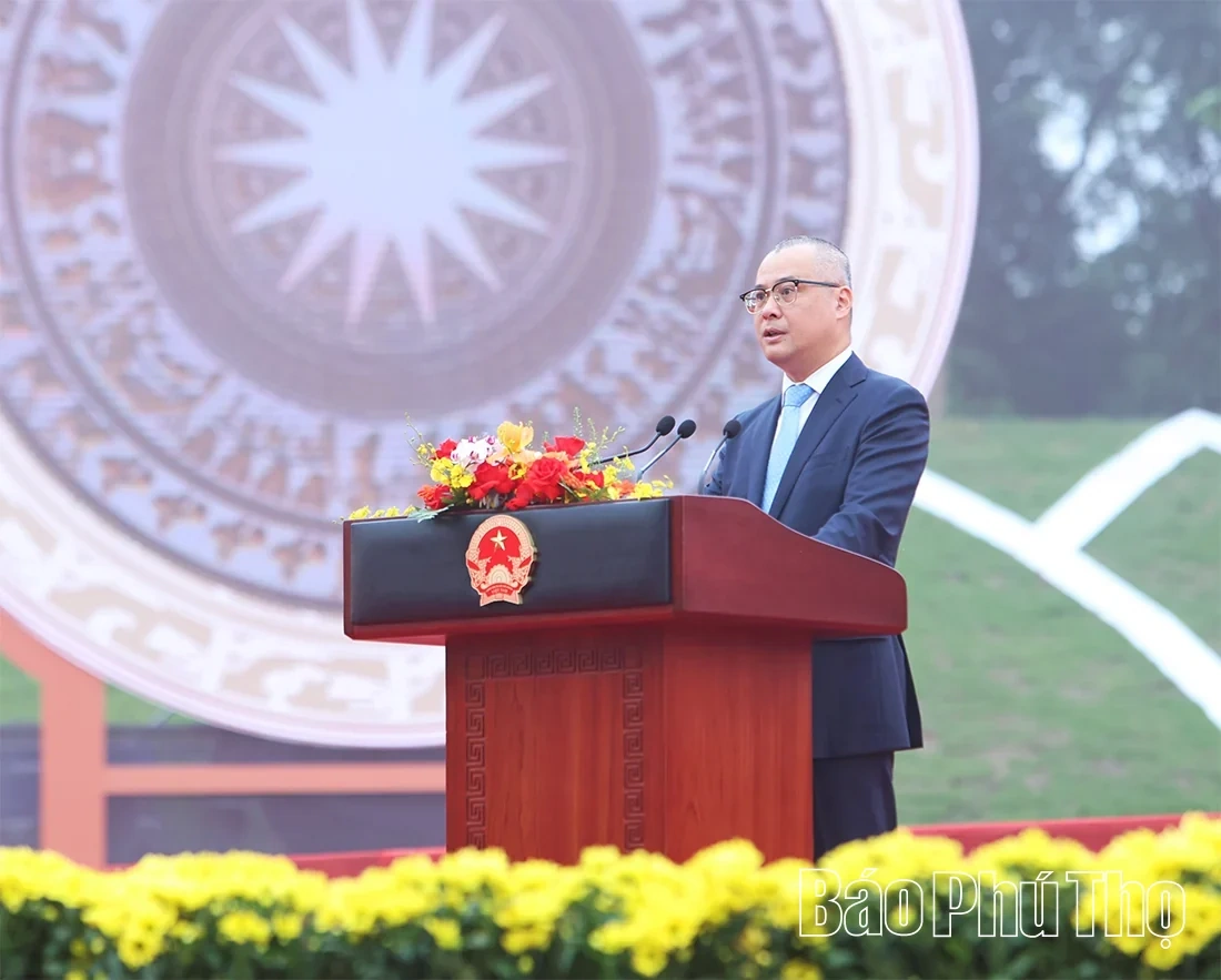 Celebrating the 72nd Anniversary of Uncle Hos Visit to Hung Kings Temple and the Inauguration of the Monument Uncle Ho with the National Festival