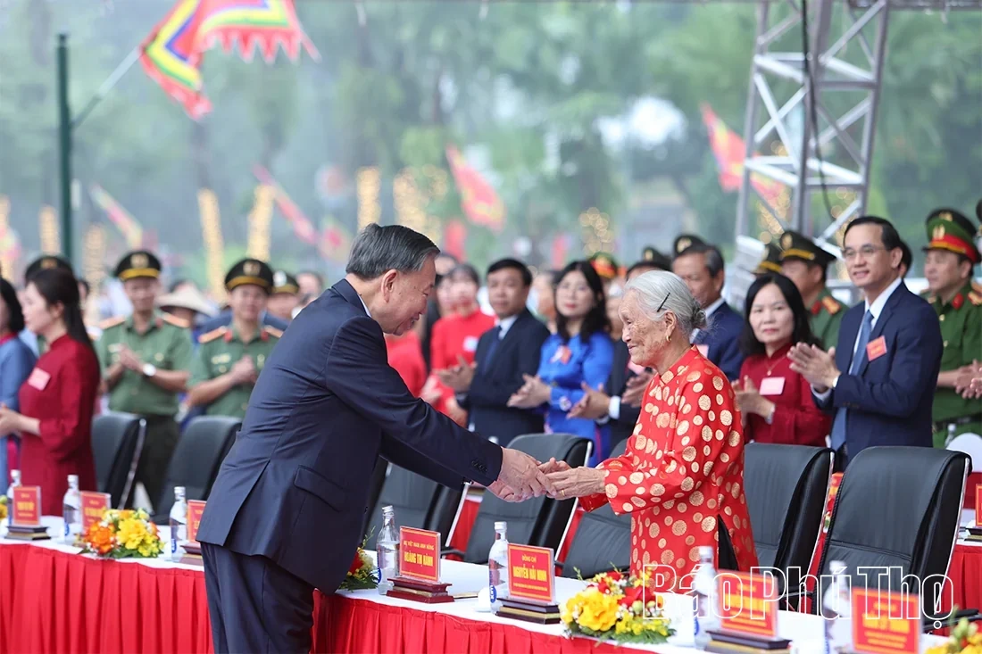 Celebrating the 72nd Anniversary of Uncle Hos Visit to Hung Kings Temple and the Inauguration of the Monument Uncle Ho with the National Festival