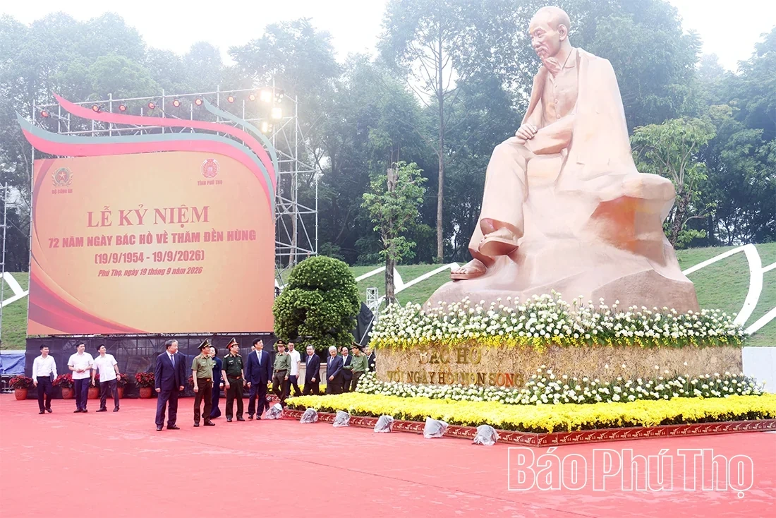 Celebrating the 72nd Anniversary of Uncle Hos Visit to Hung Kings Temple and the Inauguration of the Monument Uncle Ho with the National Festival