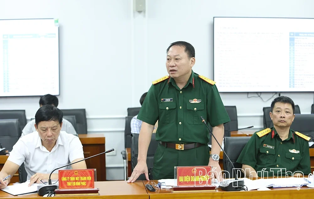 Vice Chairman of the Provincial Peoples Committee Vu Viet Van Hears Report on Urban Area and Housing Projects in Viet Tri and Xuan Hoa Wards