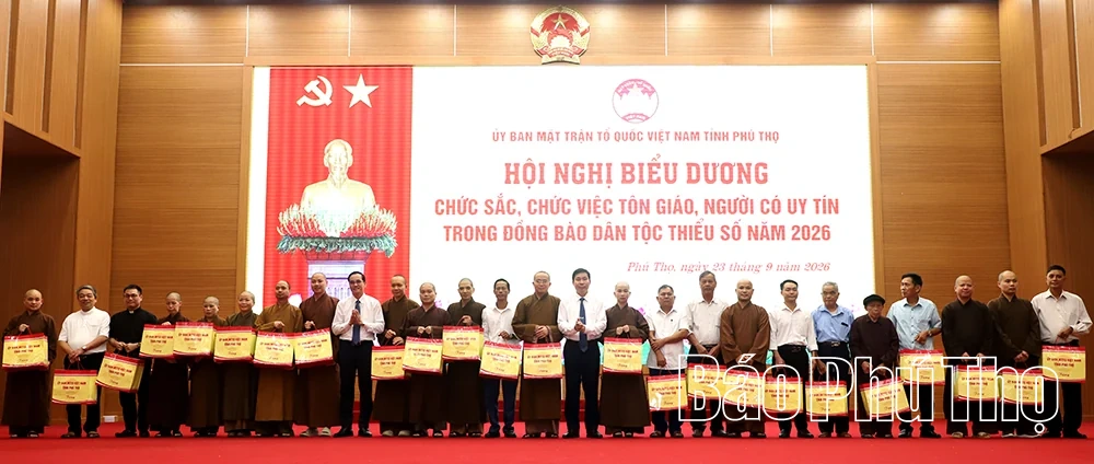 Biểu dương 303 chức sắc, chức việc tôn giáo và người có uy tín