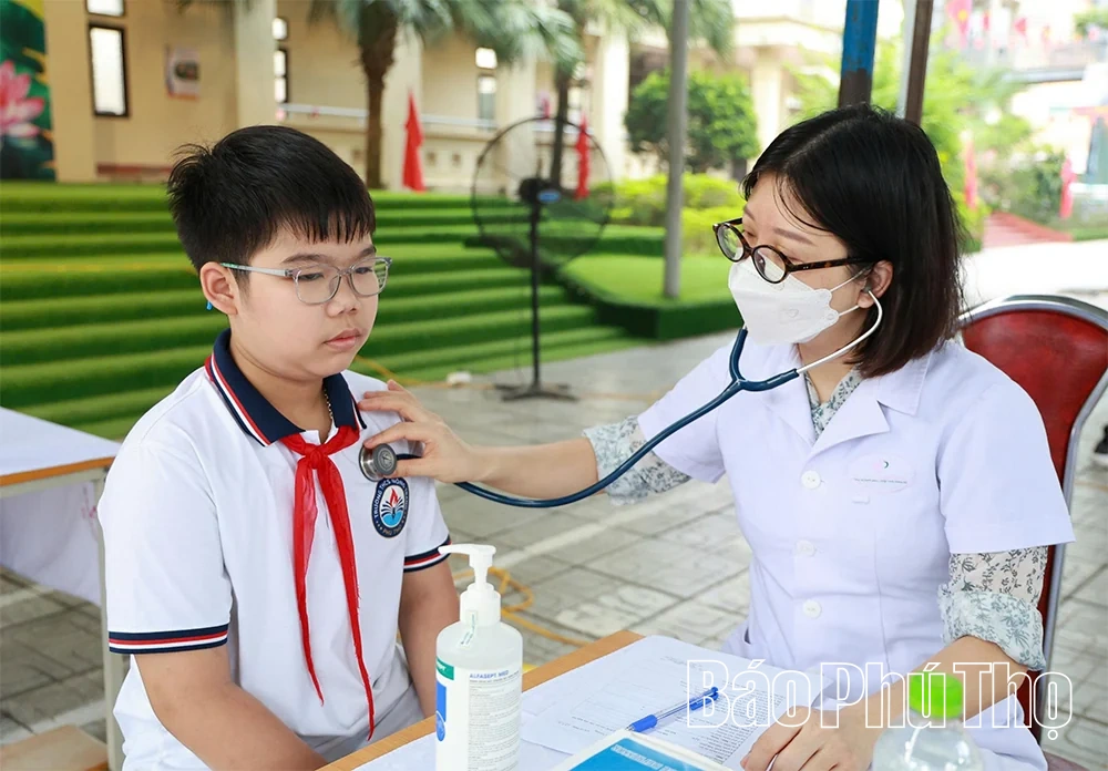 Khám sàng lọc sức khỏe miễn phí cho hơn 2.100 học sinh