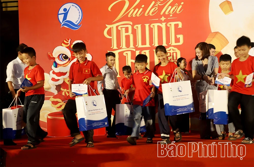 Đêm trăng yêu thương ở vùng cao Văn Miếu