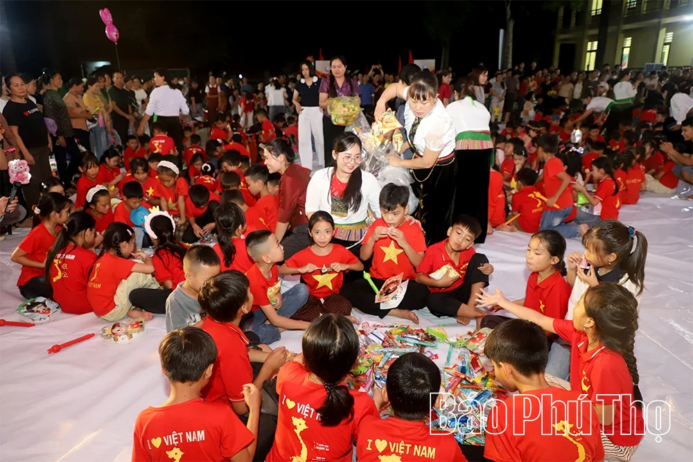 Đêm trăng yêu thương ở vùng cao Văn Miếu