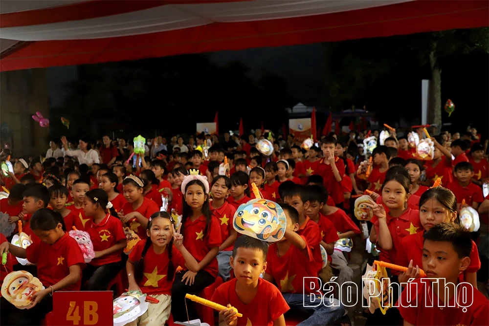 Đêm trăng yêu thương ở vùng cao Văn Miếu