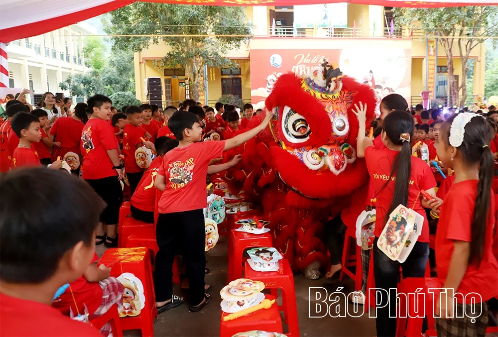 Đêm trăng yêu thương ở vùng cao Văn Miếu