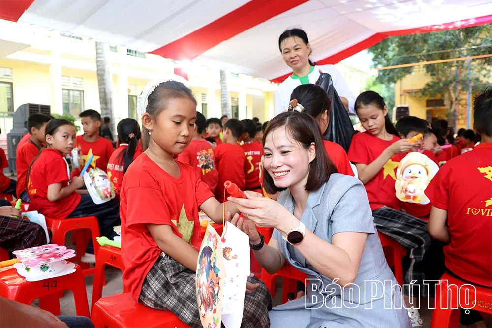 Đêm trăng yêu thương ở vùng cao Văn Miếu