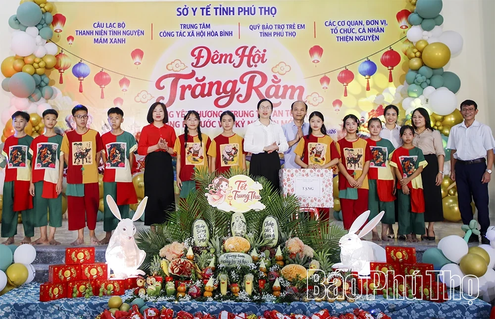 Ấm áp Đêm hội&nbsp;“Trăng&nbsp;yêu thương” tại&nbsp;Trung tâm Công tác xã hội Hòa Bình