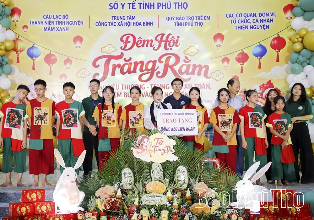 Ấm áp Đêm hội&nbsp;“Trăng&nbsp;yêu thương” tại&nbsp;Trung tâm Công tác xã hội Hòa Bình
