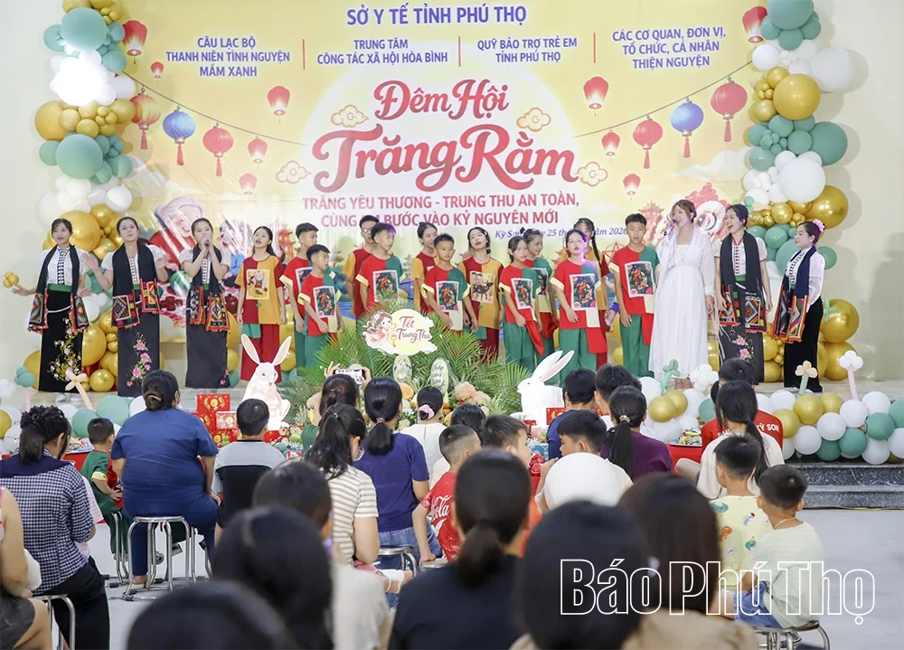 Ấm áp Đêm hội&nbsp;“Trăng&nbsp;yêu thương” tại&nbsp;Trung tâm Công tác xã hội Hòa Bình