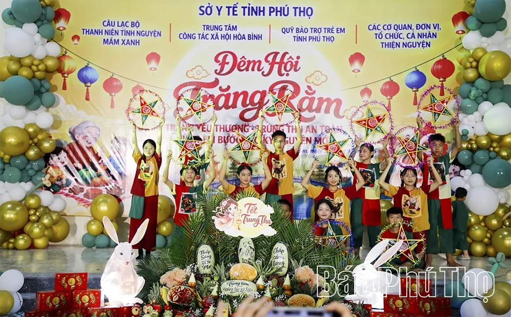 Ấm áp Đêm hội&nbsp;“Trăng&nbsp;yêu thương” tại&nbsp;Trung tâm Công tác xã hội Hòa Bình