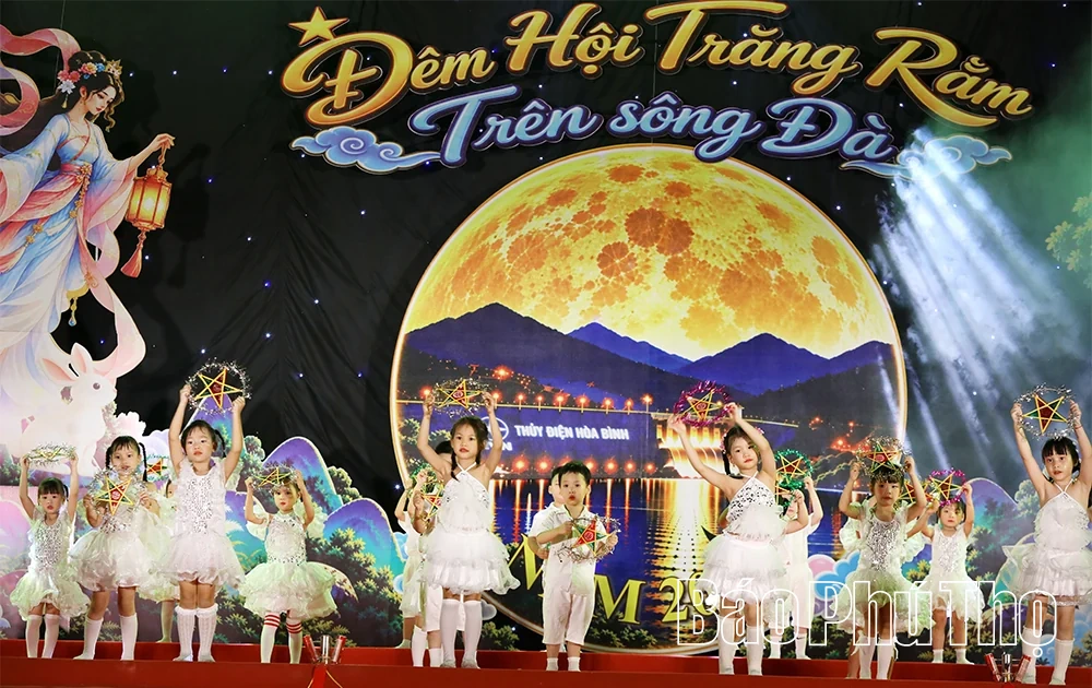 Rộn ràng Đêm hội trăng rằm trên sông Đà