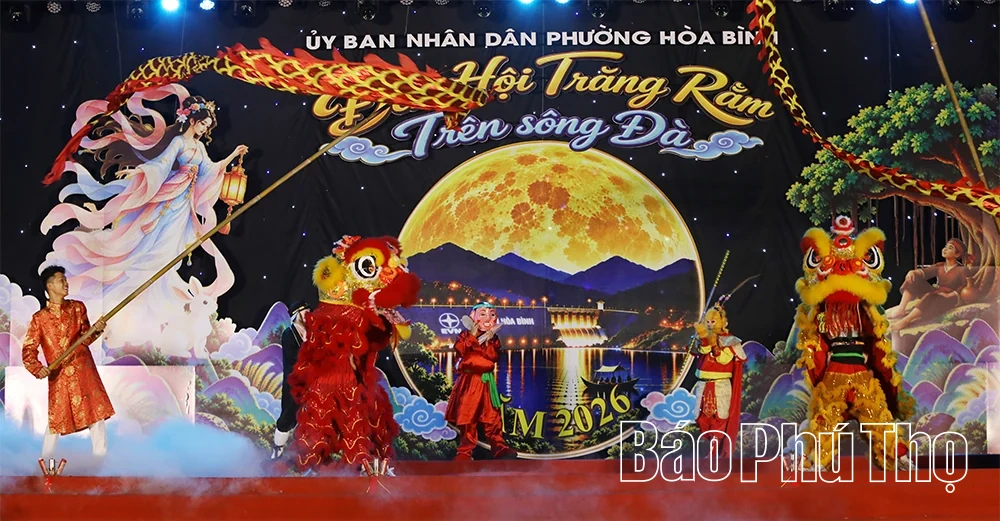 Rộn ràng Đêm hội trăng rằm trên sông Đà
