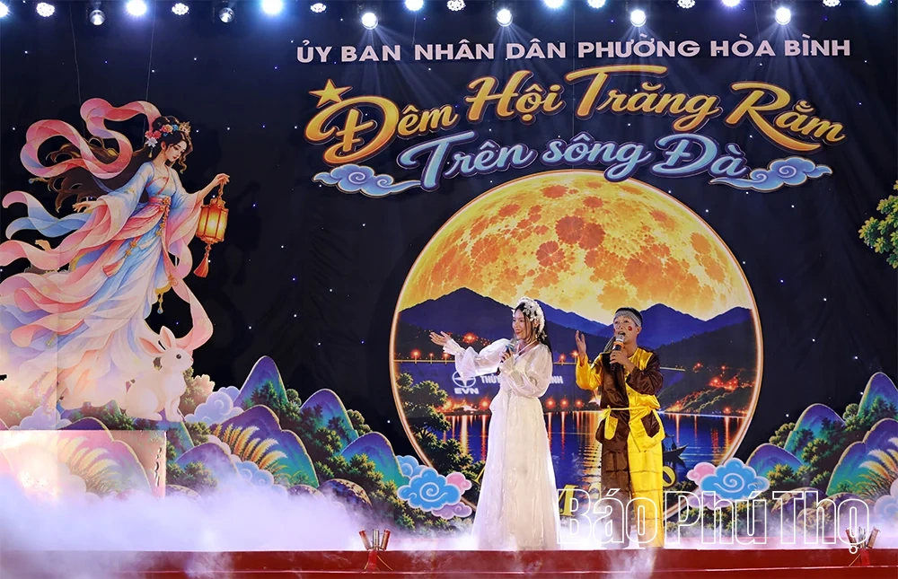 Rộn ràng Đêm hội trăng rằm trên sông Đà
