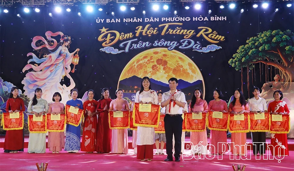 Rộn ràng Đêm hội trăng rằm trên sông Đà