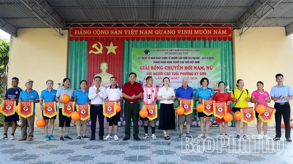 Sôi nổi Giải bóng chuyền hơi người cao tuổi phường Kỳ Sơn