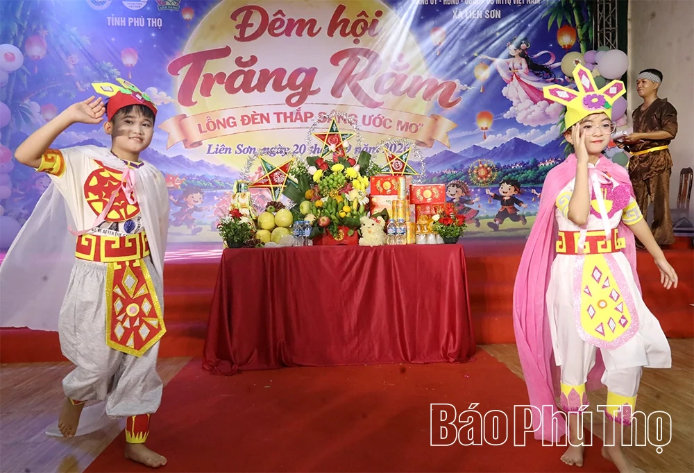Đêm hội trăng rằm “Lồng đèn thắp sáng ước mơ” xã Liên Sơn