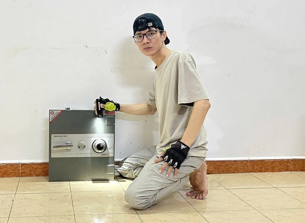 Két sắt điện tử báo lỗi, không nhận mã: Nguyên nhân thường gặp