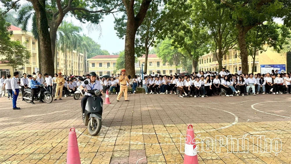 Sân khấu hóa tuyên truyền pháp luật cho học sinh