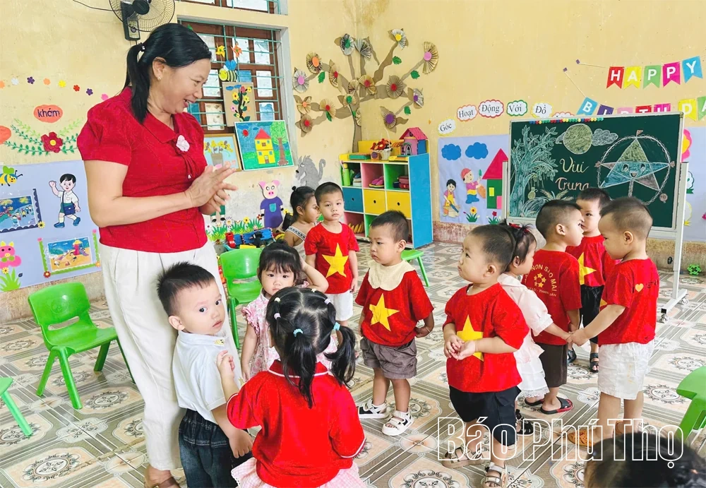 Khoảnh khắc dưới mái trường