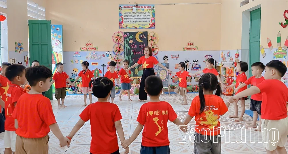 Khoảnh khắc dưới mái trường