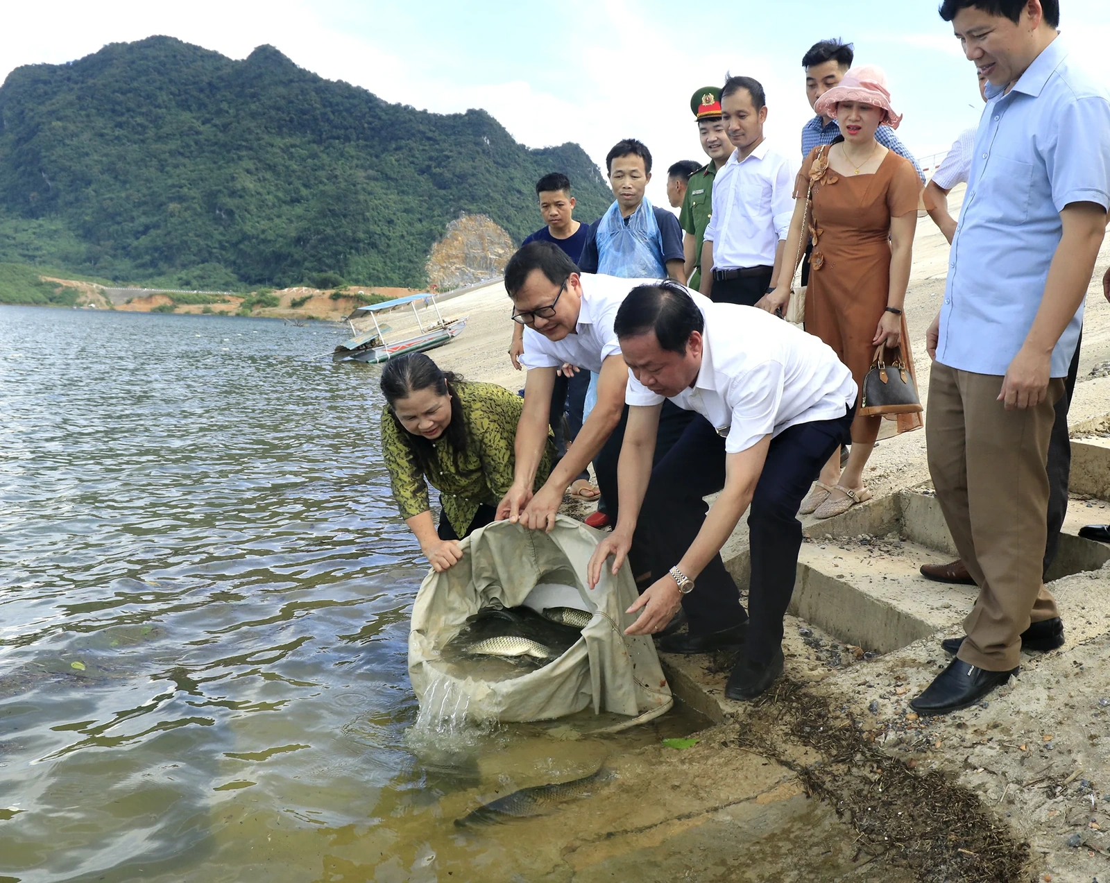 Hồ Cánh Tạng - công trình thủy lợi quy mô bậc nhất khu vực miền Bắc