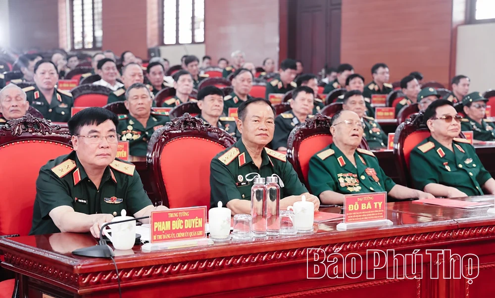 Gặp mặt kỷ niệm 80 năm Ngày truyền thống lực lượng vũ trang Quân khu 2